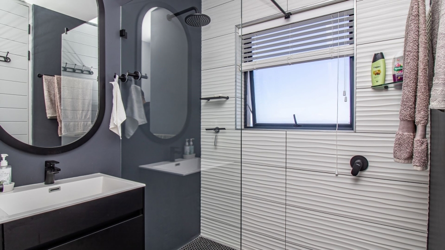 3 Bedroom Property for Sale in Rooi Els Western Cape